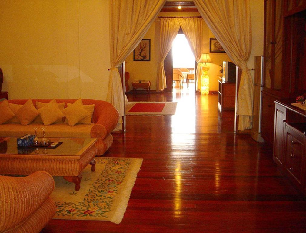 Champasak Palace Hotel Pakse Exterior foto